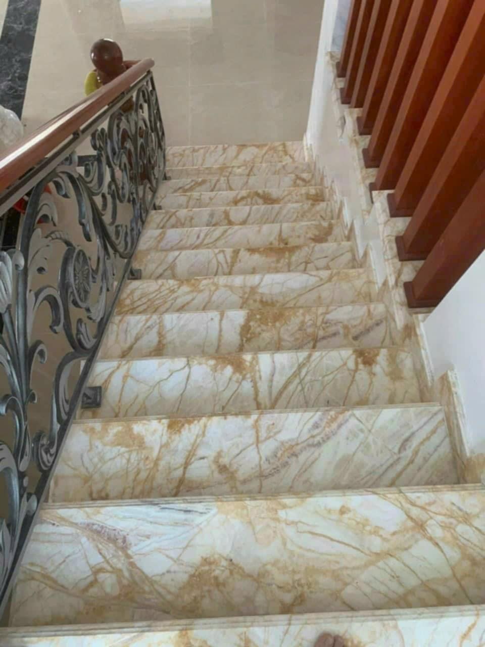 Thi công cầu thang đá hoa cương